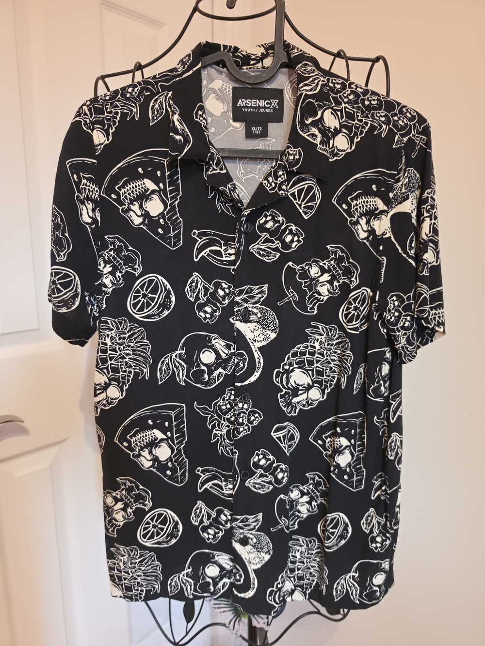 BOYS‎ button-up shirt